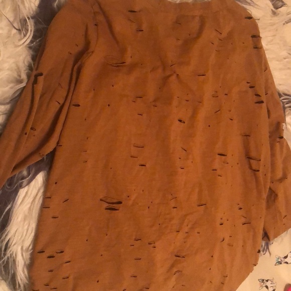 Distressed top - Picture 2 of 3